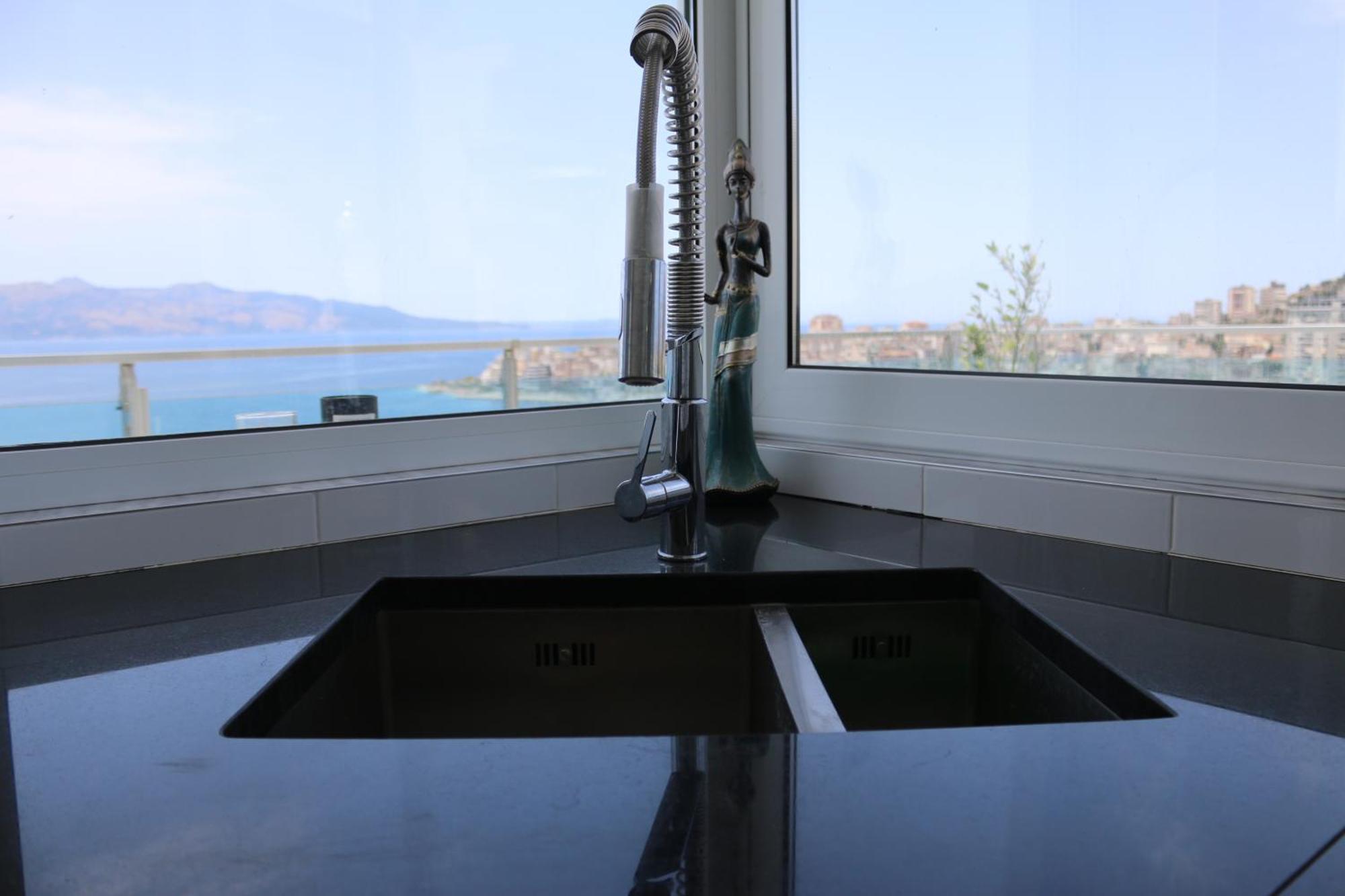 Rocknest Sea View Penthouse Apartment Sarande Exterior photo
