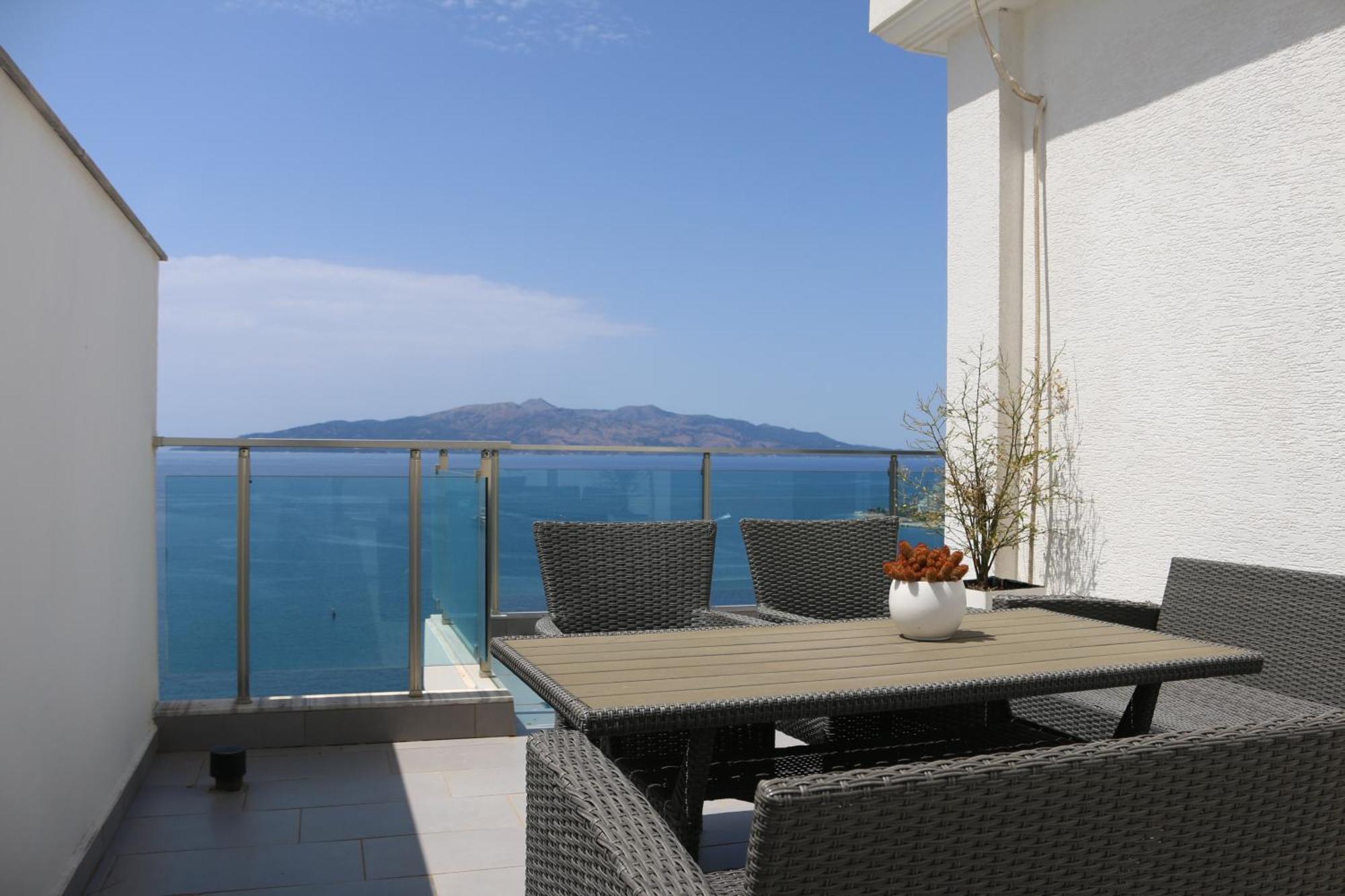 Rocknest Sea View Penthouse Apartment Sarande Exterior photo